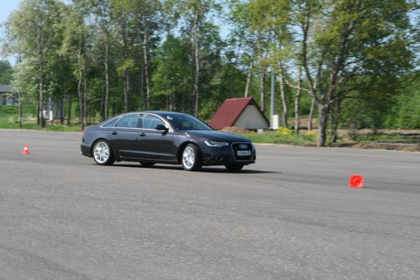 Audi A6 7 серии: плечом к плечу с «одноклассниками»